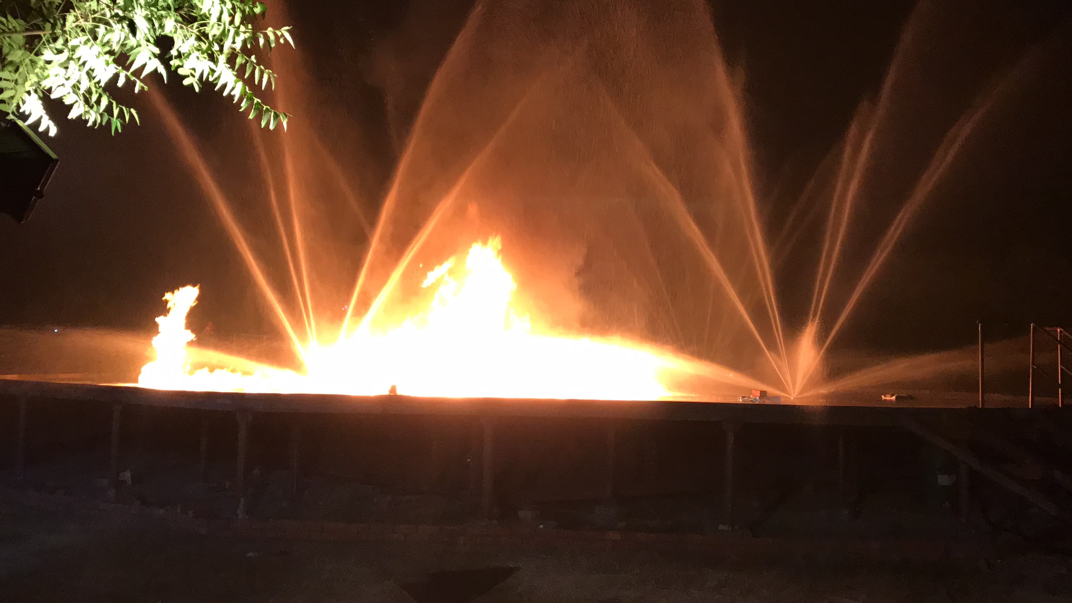 Night fire suppression test with water spray jets
